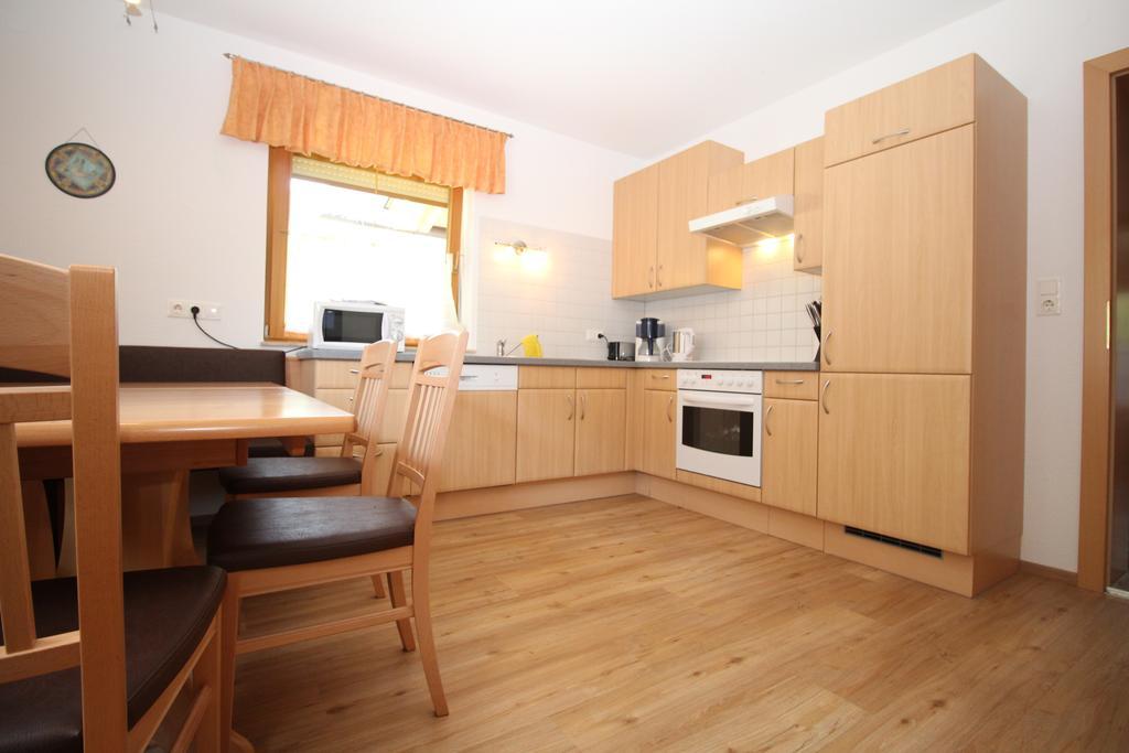 Haus Peter Schiestl Apartment Zell am Ziller Room photo